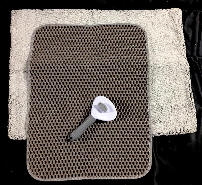 New Cat Litter-Trapping Mat 17.75" &times; 23.5", Faux Fur Mat With Non-Slip Backing & Pet Brush With Button Which Pushes Loose Hair Out To Collect/Clean Easily