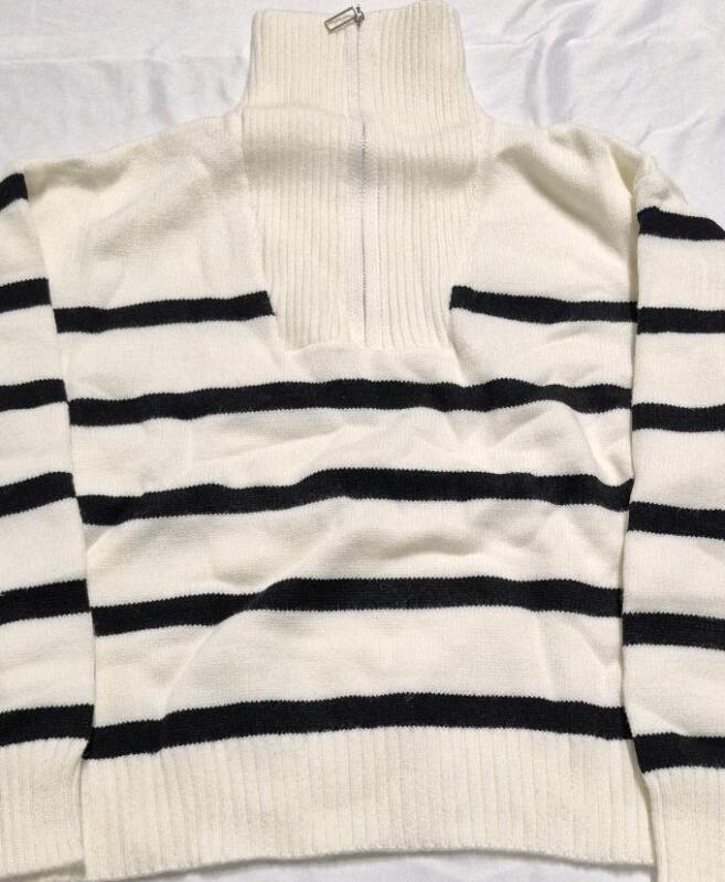 New sz Medium Women's Half Zip Knit Top