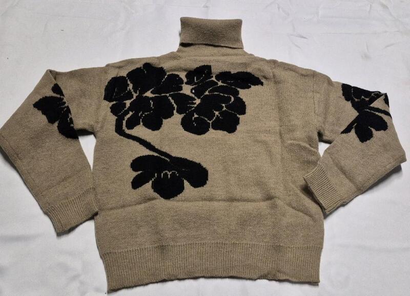 New sz Small Women's Sweater