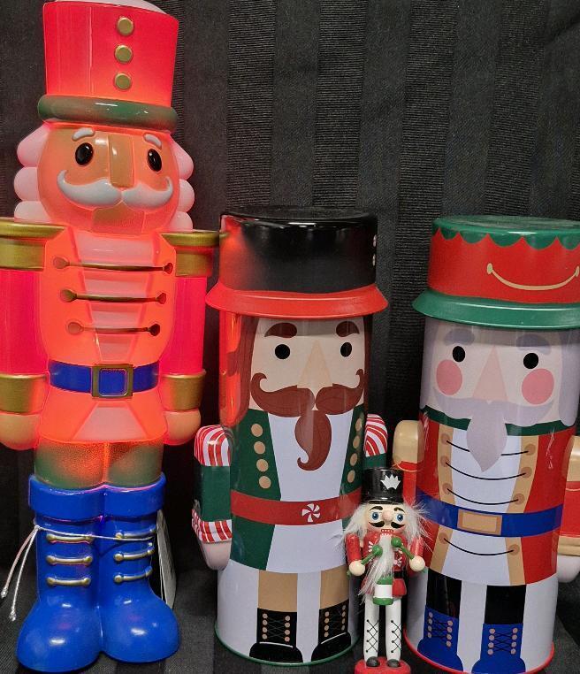 New Christmas Decor - Nutcrackers Tallest 14.5"