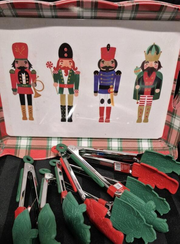 9 pcs New Kitchen Christmas Decor - Nutcrackers