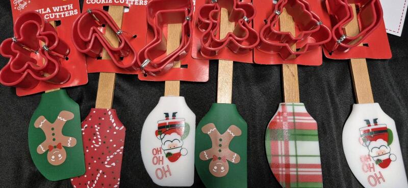 6 New Christmas Spatulas with Cookie Cutters