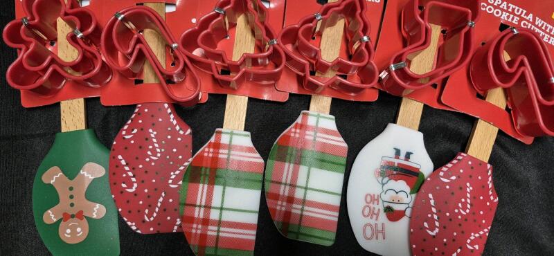6 New Christmas Spatulas with Cookie Cutters