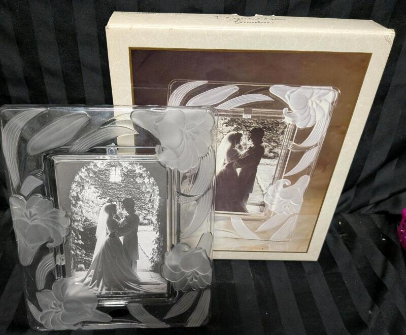 As New Vintage In Box Crystal Clear Signature Photo Frame for 5" by 7" Photos. 9" x 11" Total Size.