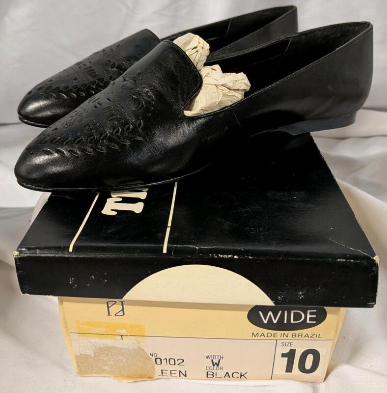 New Size 10W Women's Predictions Shoes. Genuine Leather Upper.