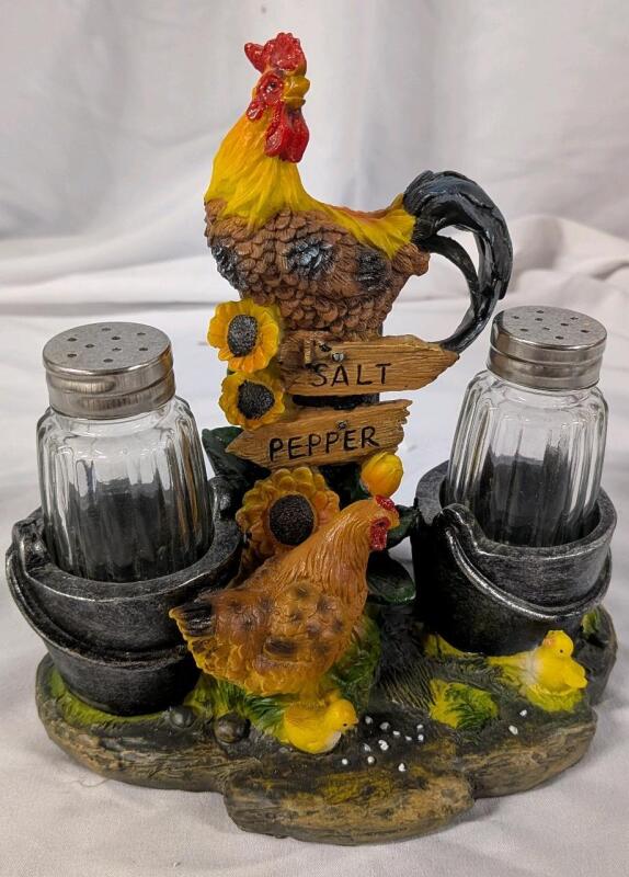 As New Farm Flavor Salt & Pepper Shaker with Holder.