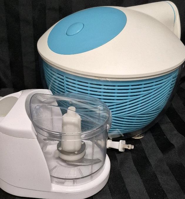 Great Kitchen Lot - Salad Spinner 10.5" Diameter & Toastmaster Mini Chopper, Working