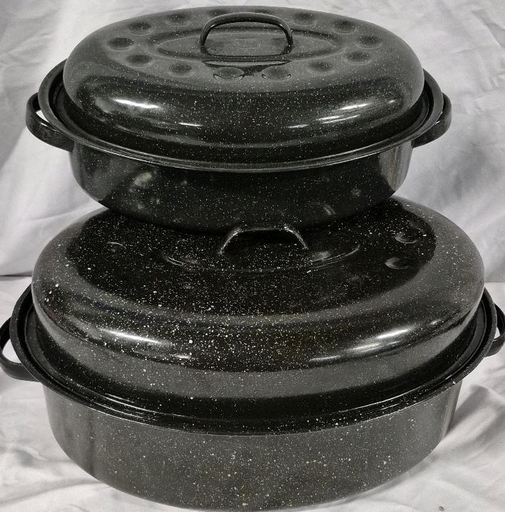 2 Enamel Roasting Pans with Lids