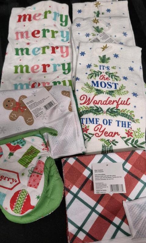 7 New Christmas Hand Towels, Oven Mitt & Cloths