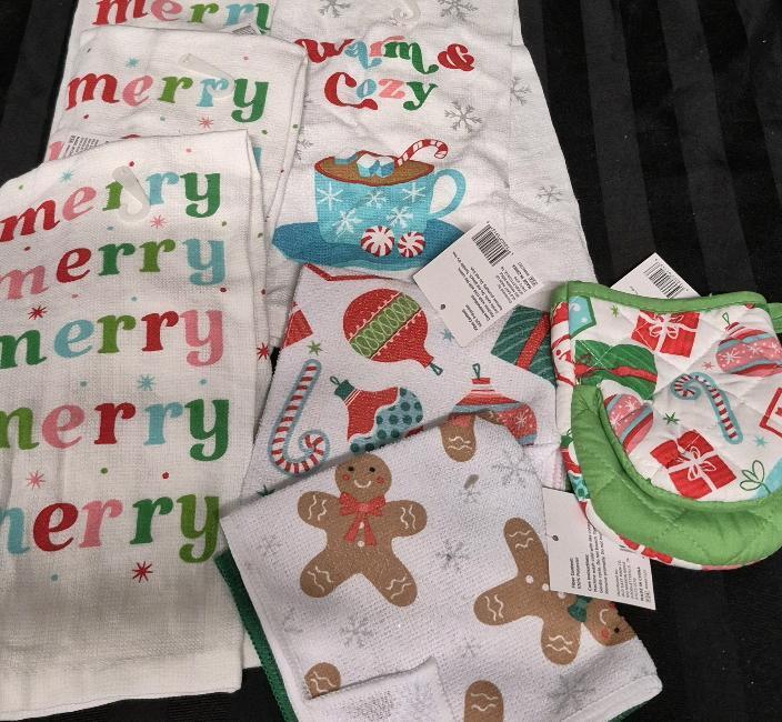 7 New Christmas Hand Towels, Oven Mitt & Cloths