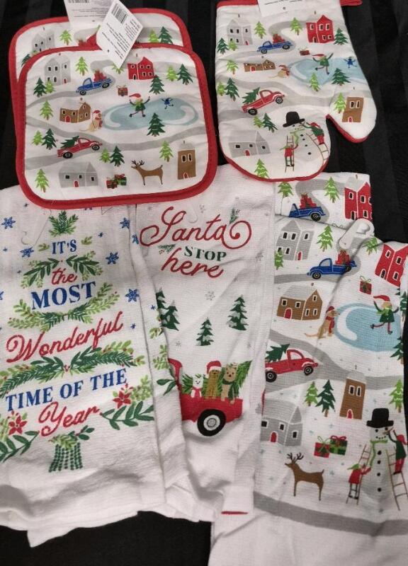7 New Christmas Hand Towels, Oven Mitt & Pot Holders