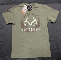 New Size MED Men's RealTree Outdoors Graphic T-Shirt, 100% Pre-Shrunk Cotton
