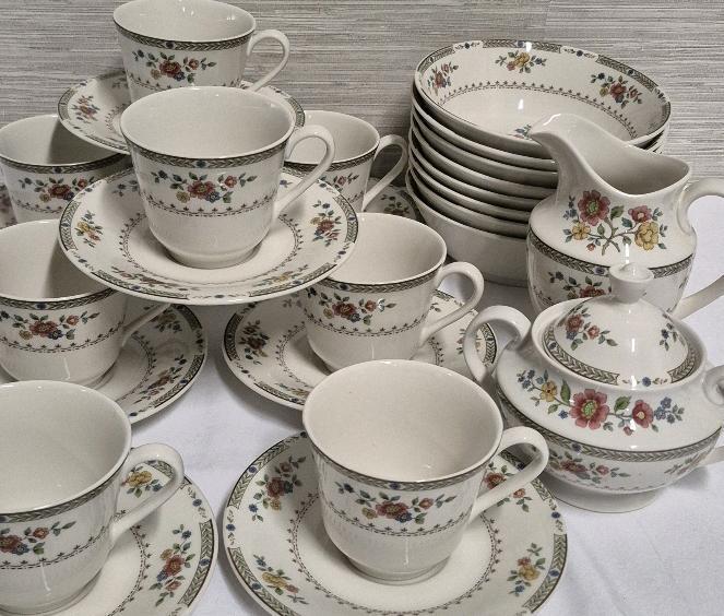 26 Vintage Royal Doulton Dishes Kingswood Pattern