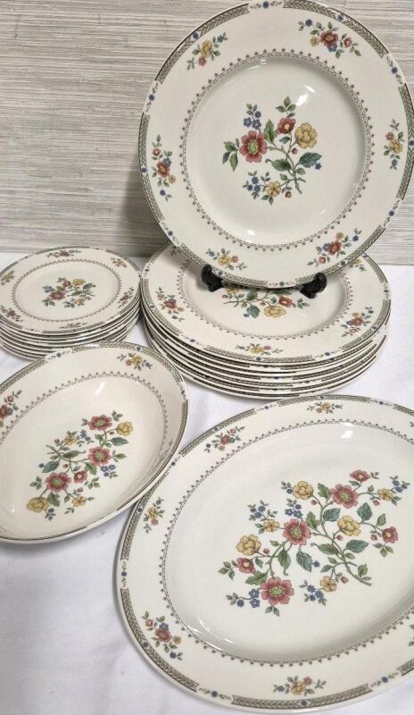 18 Vintage Royal Doulton Dishes Kingswood Pattern