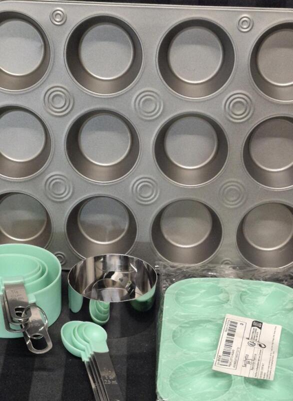 New Baker's Lot - Measuring Cups & Spoons + Cookie Cutter + 12 Muffin Pan +