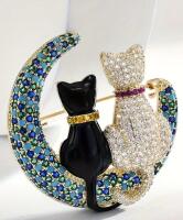 Elegant Rhinestone Cat Brooch Crescent Moon Design with Sparkling Rhinestone Gemstones Perfect for Jackets & Backpacks, Adds a Touch of Whimsy to Your Outfit approximately 1.8&rsquo;&rsquo; stock photos added Stone placement may vary
