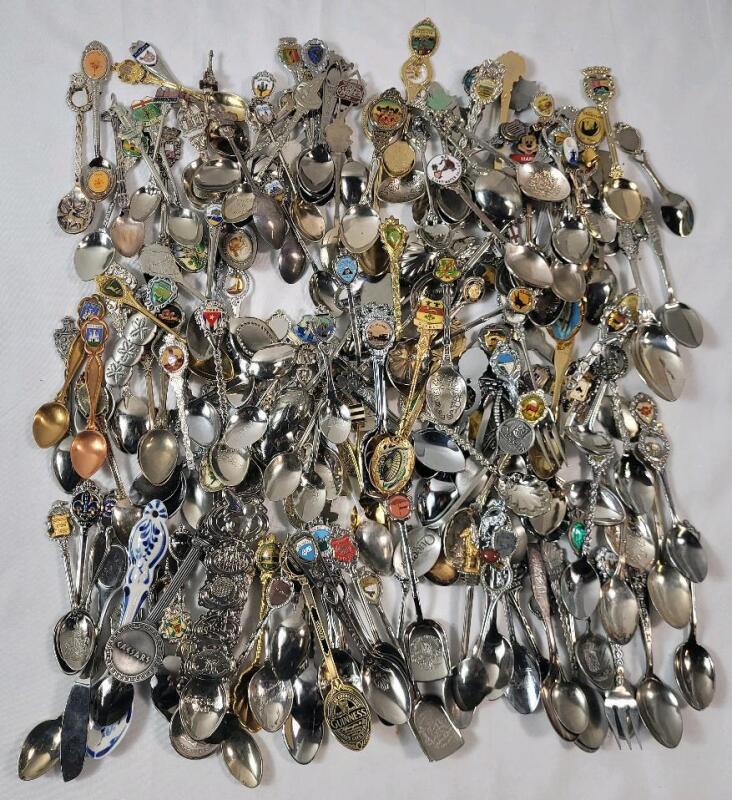 170+ Vintage World Souvenir / Vacation Spoons .