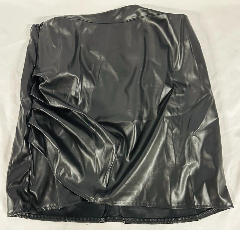 New Women&rsquo;s Medium Pleather Skirt with Slight Ruching on Side
