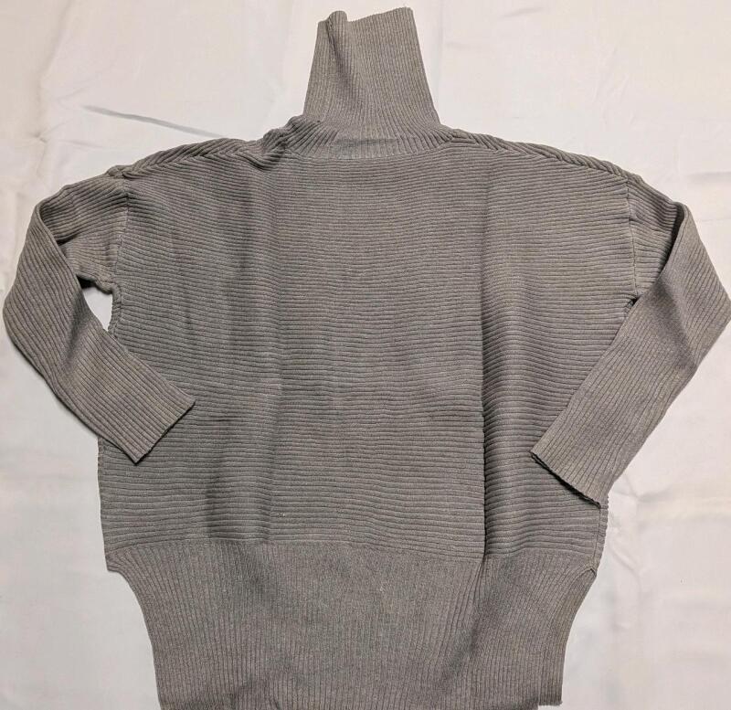 New Large Long Sleeved Turtleneck with Ribbed Fabric