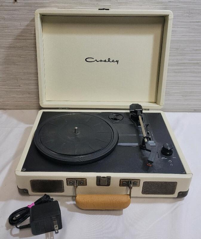 Crosley 3-Speed Portable Turntable . Tested Working . Missing Lid Clasp