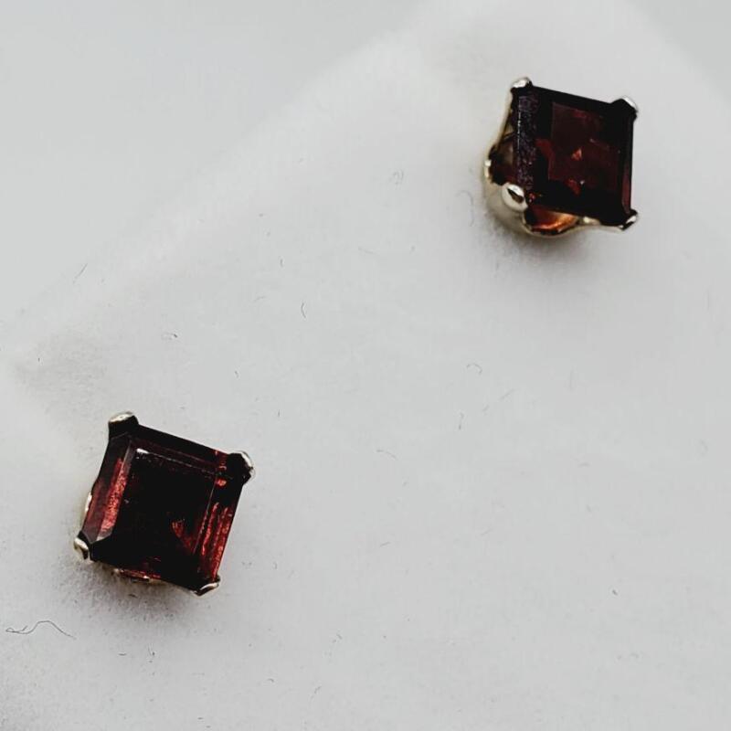 14KT Yellow Gold Natural Garnet (0.78ct) Earrings, W/A $370.00. with appraisal