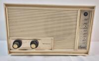 Vintage 1960s Westinghouse AM Tube Radio . Tested Working