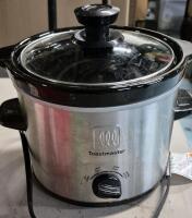 Small Toastmaster Crock Pot - Working 6.5" Tall and 7" Diameter