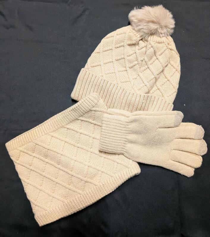 New Winter Apparel Lot. Gaiter, Gloves and Toque.