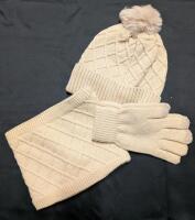 New Winter Apparel Lot. Gaiter, Gloves and Toque.