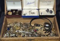 Large Gentleman's Jewelry with Box - Cuff Links Galore