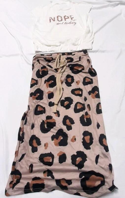 New Women's Sz. Medium Graphic T-Shirt & String Skirt
