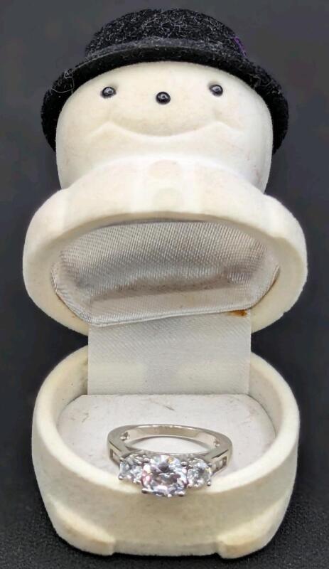Lovely Size 6 Sterling Silver Stamped S925 3-Station Prong Set CZ Ring In Fuzzy Bonhomme De Neige Ring Box