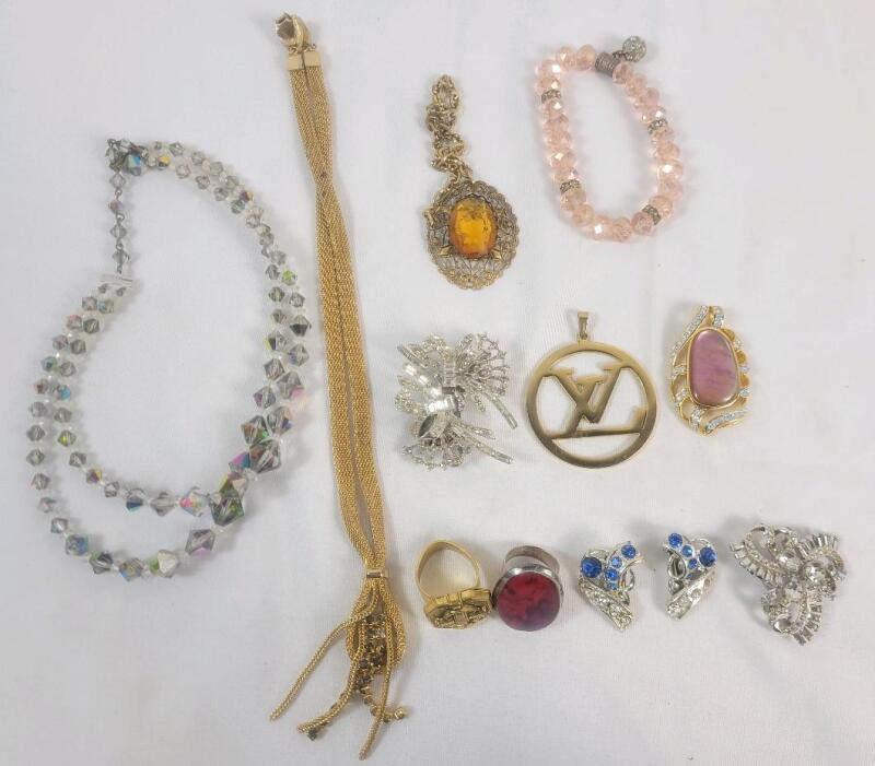 Women's Jewelry Lot . Rings , Necklaces , Brooches , Pendants & Earring Set , Bracelet