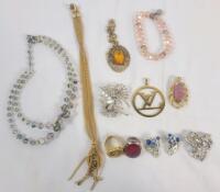 Women's Jewelry Lot . Rings , Necklaces , Brooches , Pendants & Earring Set , Bracelet