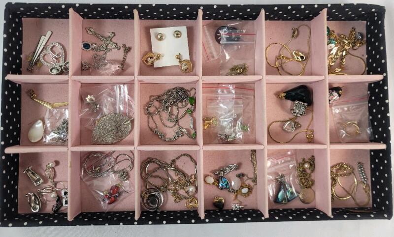 38+pcs. Women's Jewelry w/Jewelry Box . Necklaces , Brooches & Earring Sets