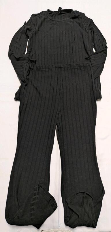 New Size Large Women's 2 Piece Pajama Set. Soft and Cosy