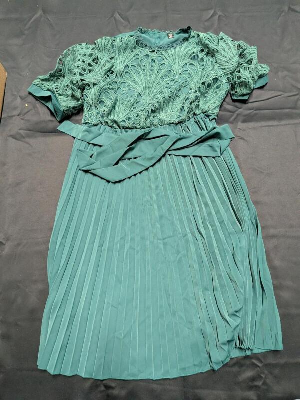 New Size 2XL Women's Pleated Dress