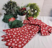 New - Holiday Style Home Decor Christmas Lot . 2 Wreaths , Faux Arrangement , 2 Decorative Bows & 24ft Green Garland .