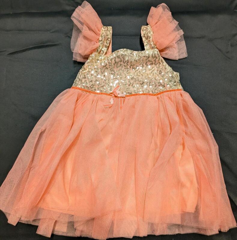 New Girls Dress. Size Not Listed. 7" Shoulder to Shoulder
