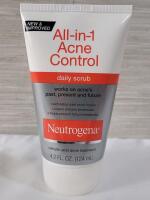 New - Neutrogena All-in-1 Acne Control Daily Scrub Lotion . 4.2fl. oz. (124ml) Bottle EXP 2026/02
