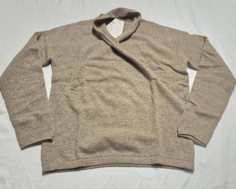 New sz Small Women's Sweater
