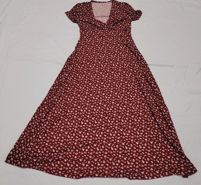 New Women's Sz. Medium Floral Print Burgundy Sun Dress