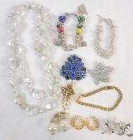 Women's Jewelry Lot . Necklace , Brooches , & Earring Set , Bracelet