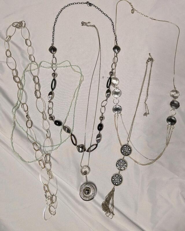 6 Large Beautiful Necklaces of Varying Sizes.