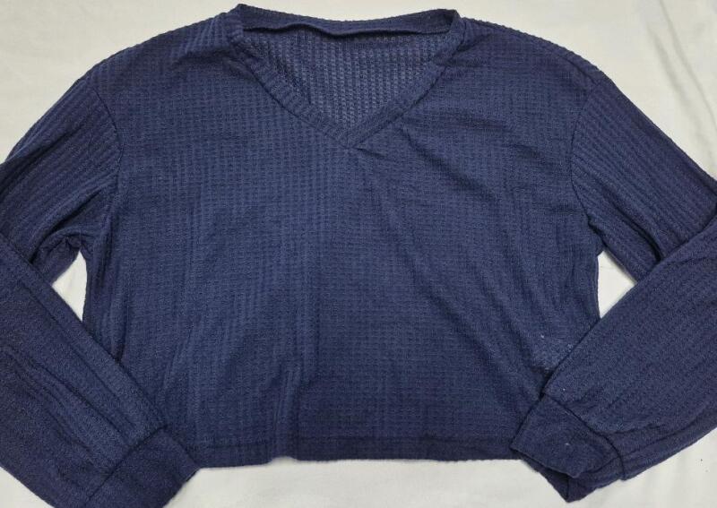 New Sz Medium Women's Lightweight Top