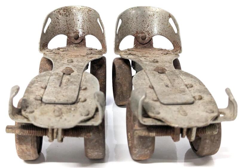 Really Cool Vintage Adjustable Full-Metal Child's Roller Skates, Currently 7.25" From Heel To Toe