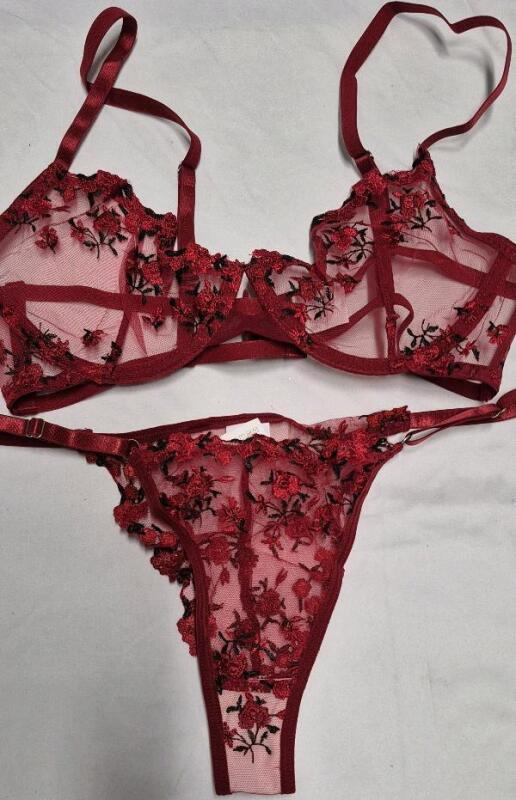 New sz Medium Women's Underwear & Bra Set