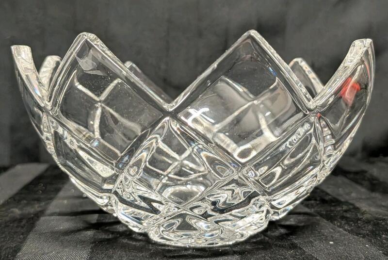 Vintage Mikasa Crystal Crescendo Bowl. 5.&sup3;/⁵"