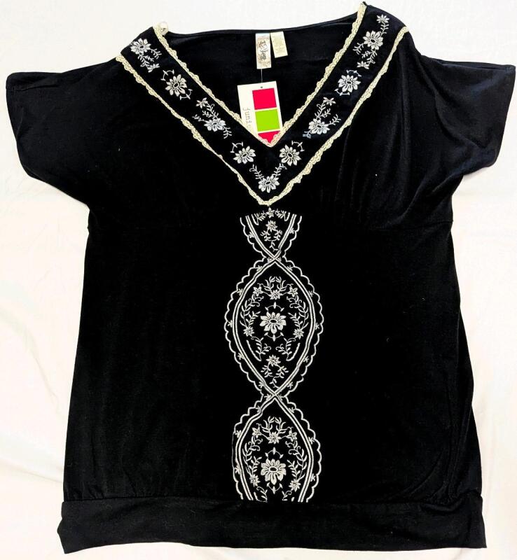 New Size 2XL Women's L8TER Embroidered Lace Detail Top