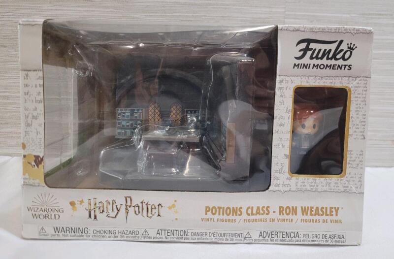 Funko Mini Moments " Harry Potter : Potions Class - Ron Weasley " Vinyl Figure in Case